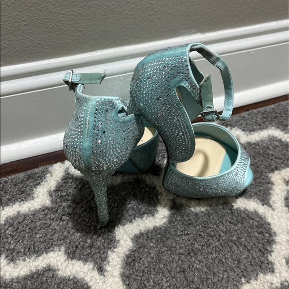 Heels - Picture 4 of 7